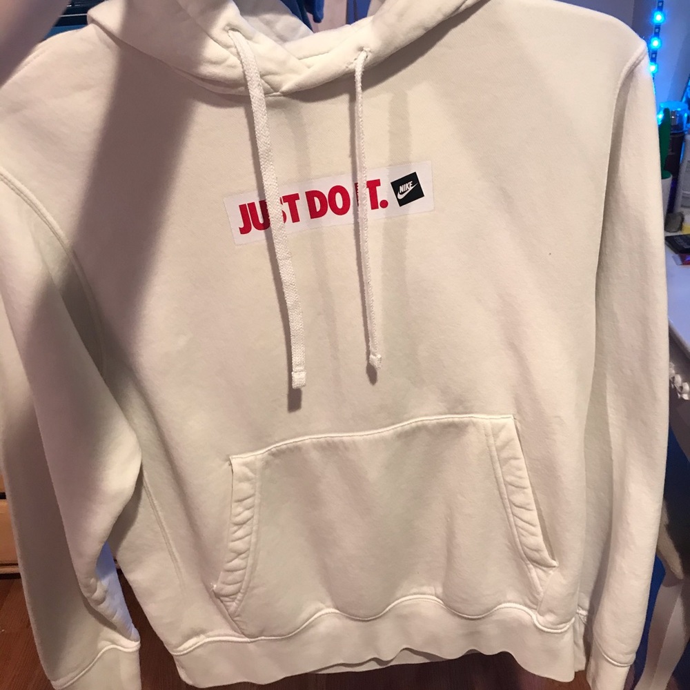Men’s White Nike hoodie